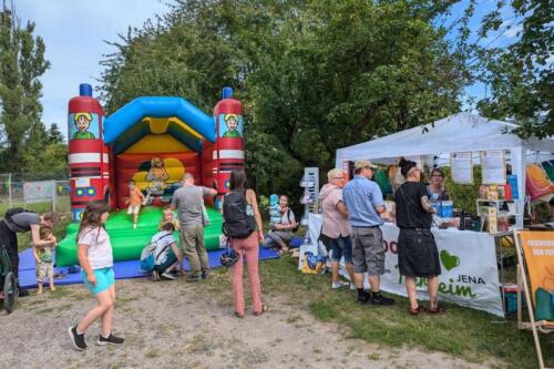 Hüpfburg und Tombola